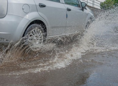 AMC orienta sobre condução segura em dias de chuva
